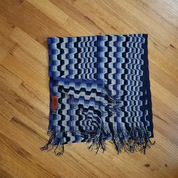 Missoni Accessories - NWOT - Missoni Chevron Zig Zag Scarf